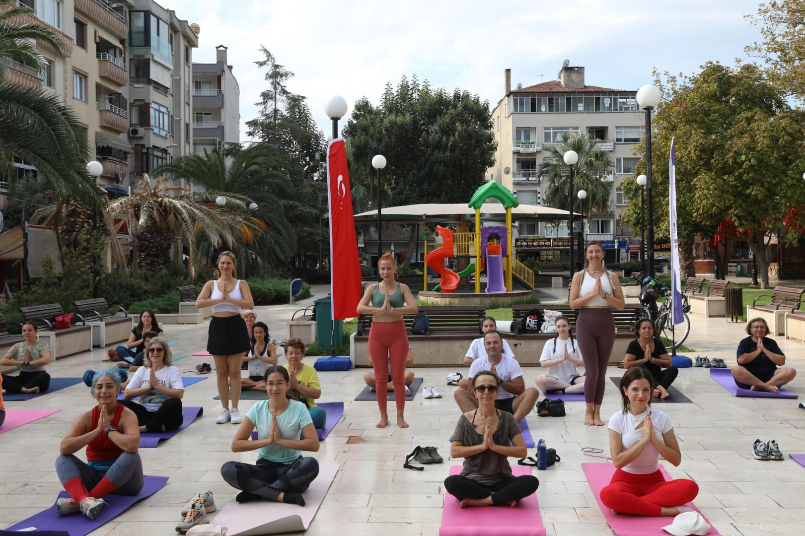 Mudanya Güzelyalı'da yoga ile güne başlandı -