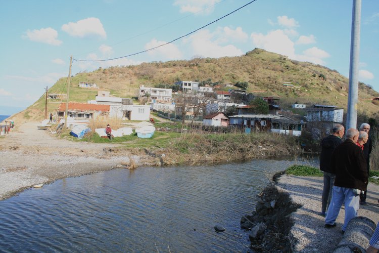 Mudanya kırsal sahilinde selde yıkılan köprü 4 aydır ulaşımı güçleştirdi -