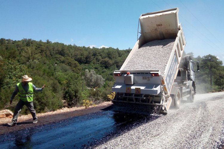 Muğla'da 9 ilçede 137 km yol çalışması -