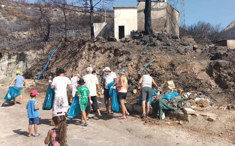 Muğla Milas'ta gönüllülerden çevre temizliği