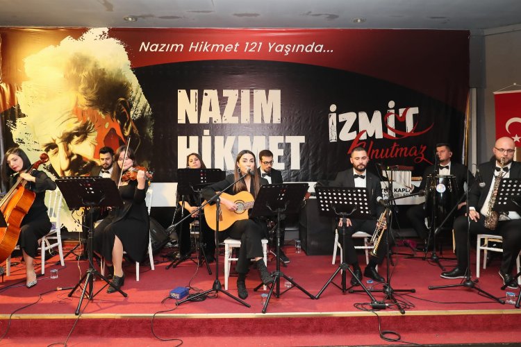 Nazım Hikmet, 121’inci doğum gününde İzmit'te şiirlerle anıldı -