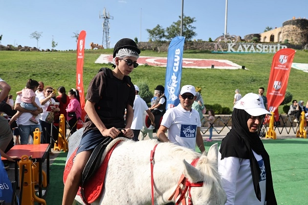 Nevşehirli çocukların 'Pony' mutluluğu -