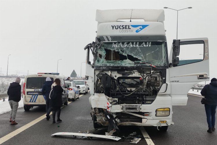 Niğde - Ankara Otoyolunda feci kaza 3 ölü, 4 ağır yaralı -