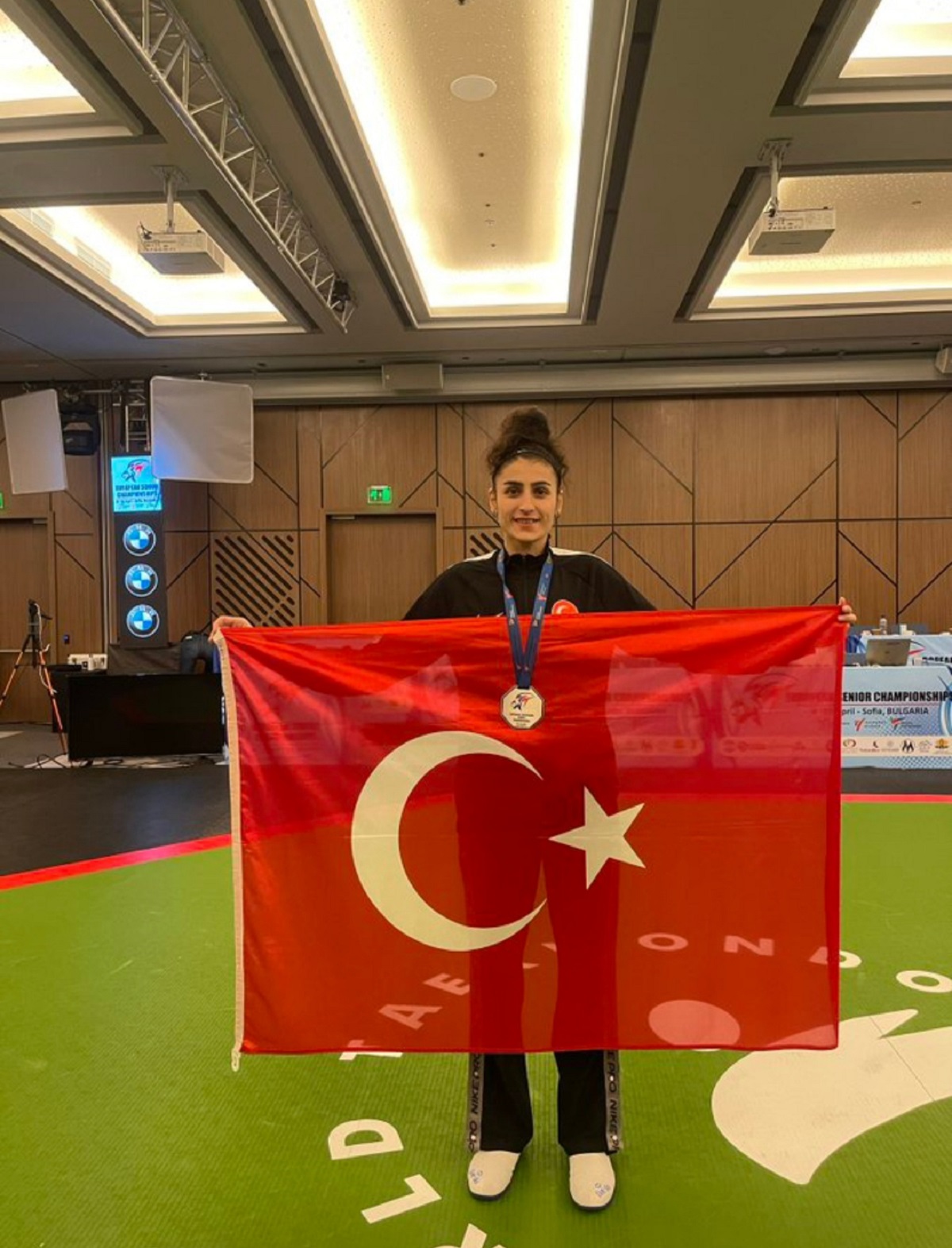 Olimpik sporcu Hatice ringe çıkıyor