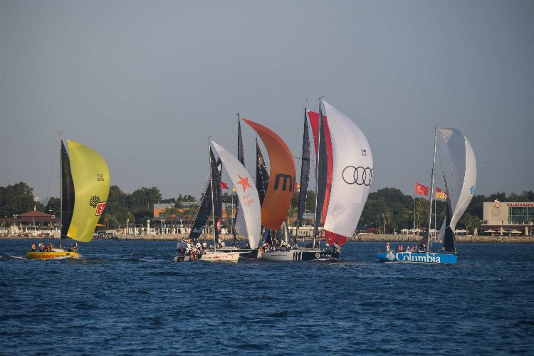 Olympos Regatta için start verildi... 26 tekne İstanbul'dan Mudanya'ya yelken açtı -