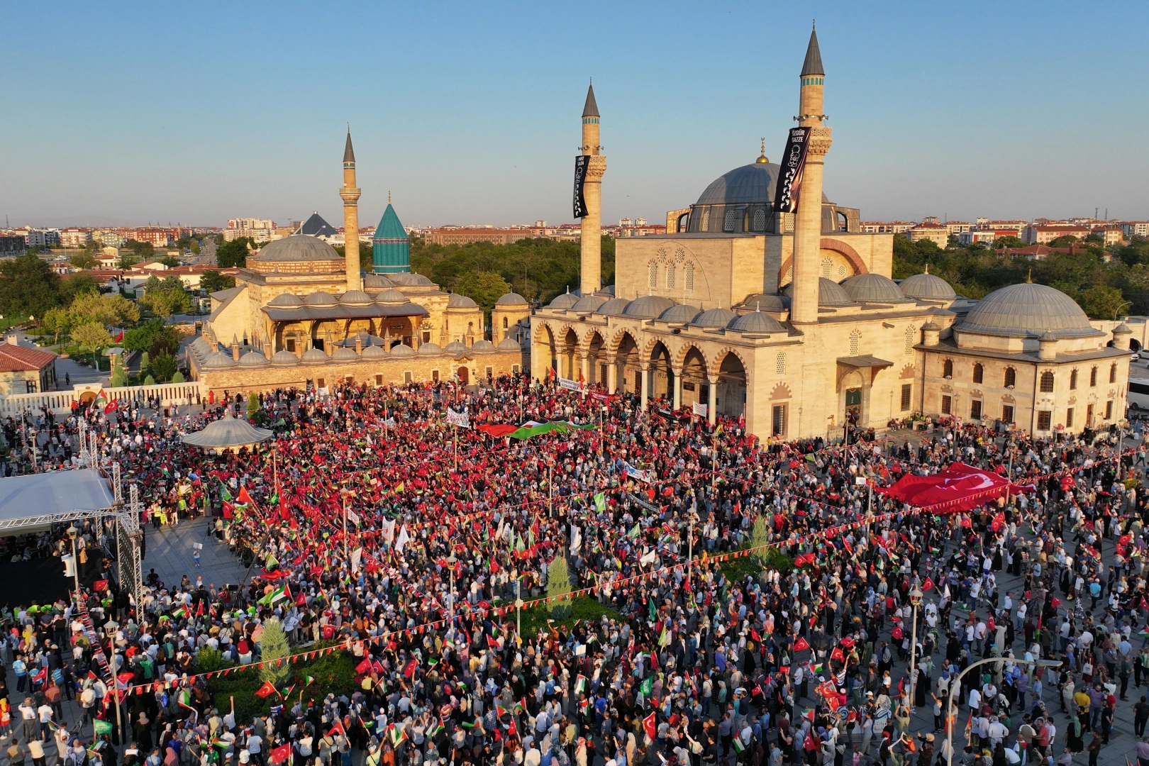 On binlerce Konyalı Gazze için tek yürek oldu -