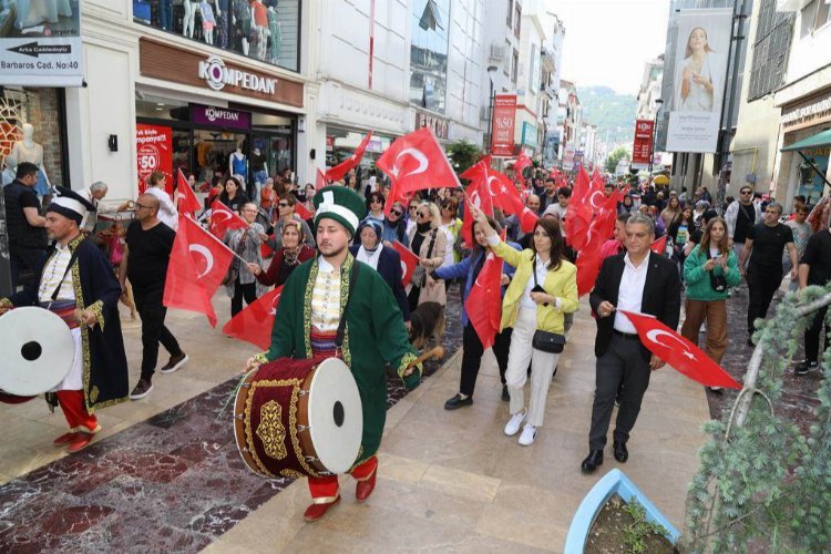 Ordu sokaklarında İstanbul'un Fethi coşkusu -