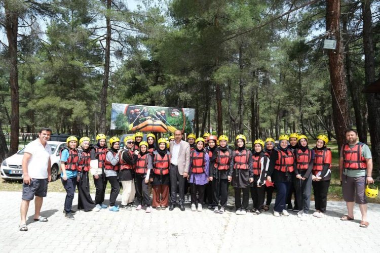 Orhaneli'nde liseli öğrenciler rafting yaptı  -