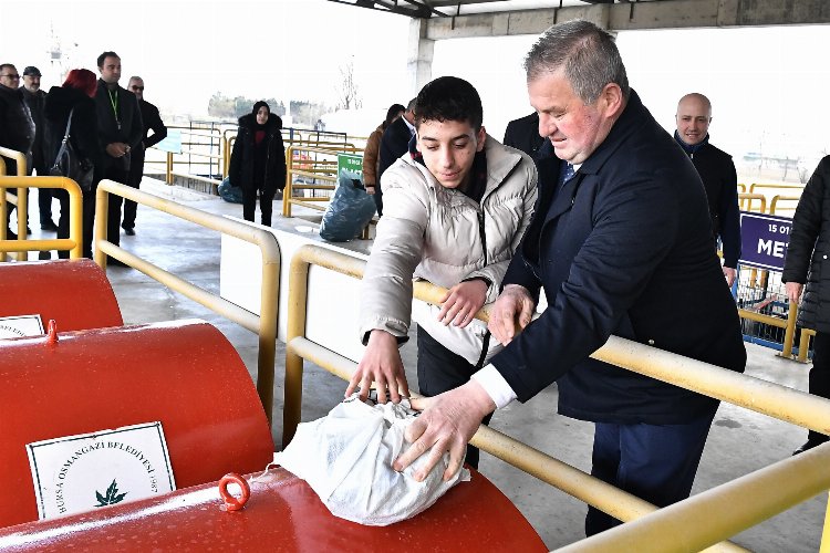 Osmangazi’de en çevreci muhtar ve öğrencilere plaket -