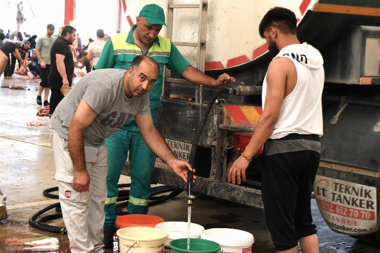 Osmangazi'de kurbanlıklar hijyenik ortamlarda kesildi -