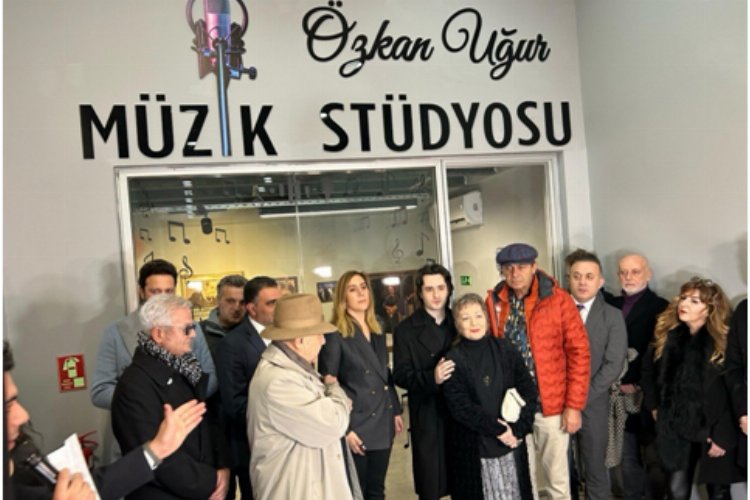 Özkan Uğur Müzik Stüdyosu İstanbul'da açıldı -