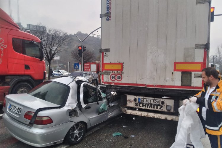 Pazaryeri’nde TIR’a otomobil çarptı! 1 ölü 1 yaralı -