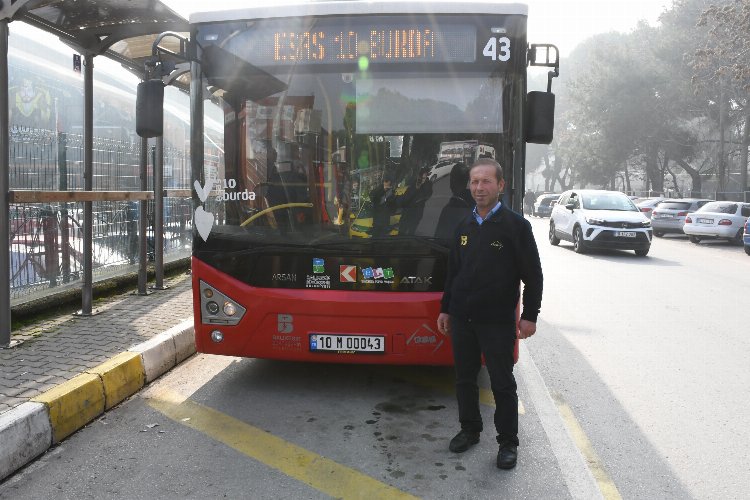 Rahatsızlanan yolcuyu hastaneye yetiştirdi -