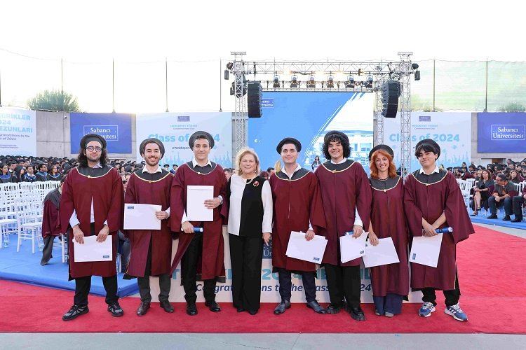 Sabancı Üniversitesi 22. dönem lisans ve 25. dönem lisansüstü mezunlarını verdi -