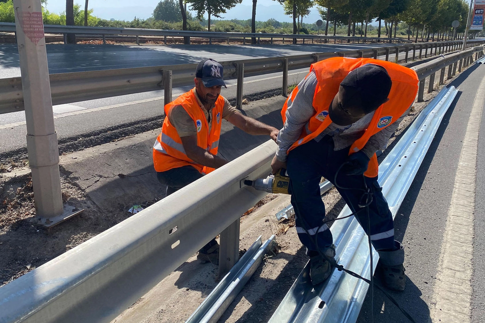 Sakarya Büyükşehir Çevre Yolu’nda ‘güvenli ulaşım’ için mesaide -