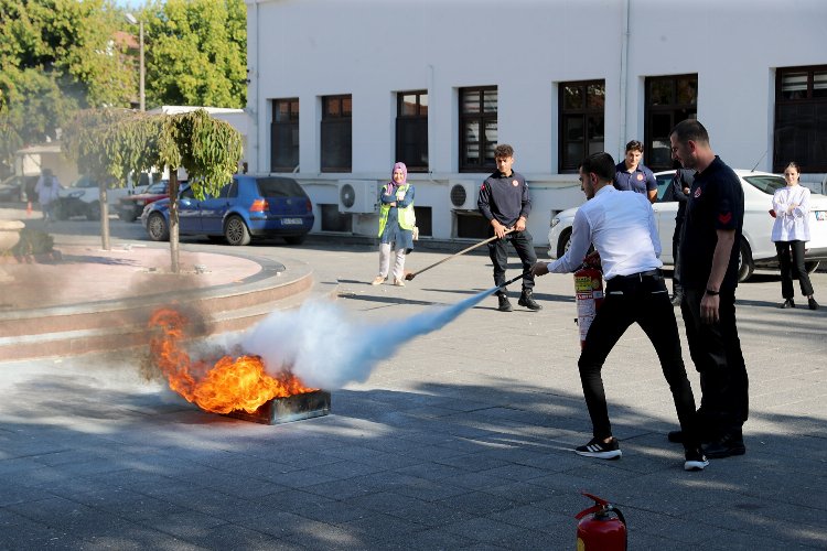 Sakarya Büyükşehir personeli ‘ateşe müdahaleyi’ öğrendi -