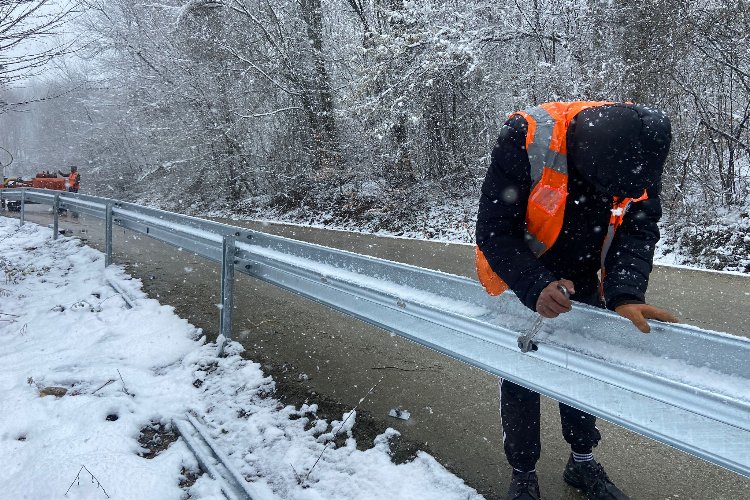 Sakarya can kaybını önlemek için kar-kış demiyor -