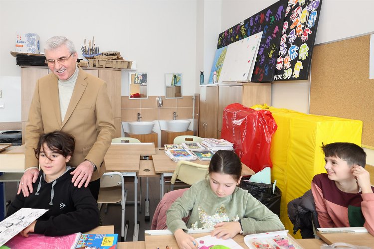 Sakarya'da Başkan Yüce miniklerin derslerine konuk oldu -