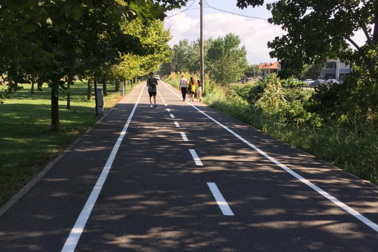 Sakarya'da bisiklet yollarında boyama çalışması -