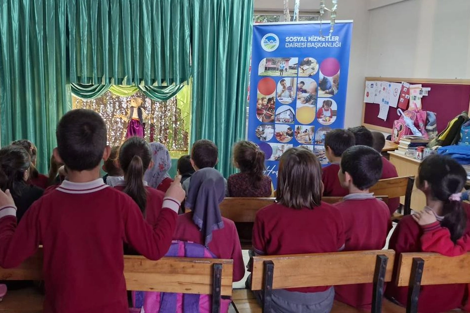 Sakarya'da şehrin her tarafına 'Bir Hikaye Bin Neşe' taşıyorlar -