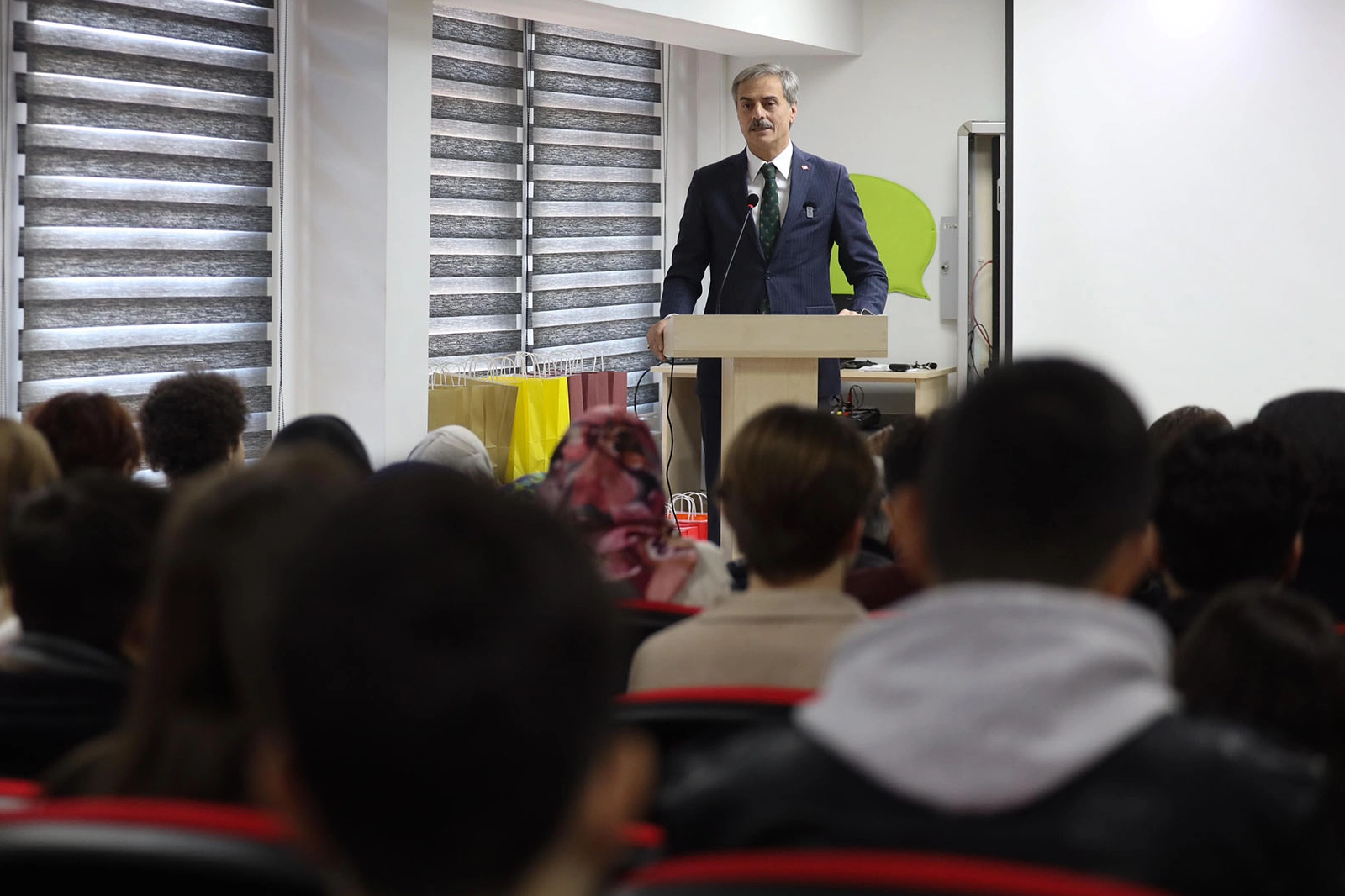 Sakarya’da sözü verilen konferans salonu kapılarını açtı -