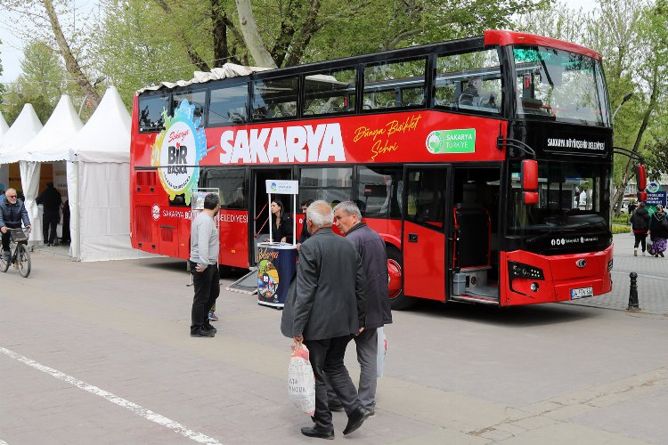 Sakarya'nın üstü açık otobüsü bayram sonrası yollarda -