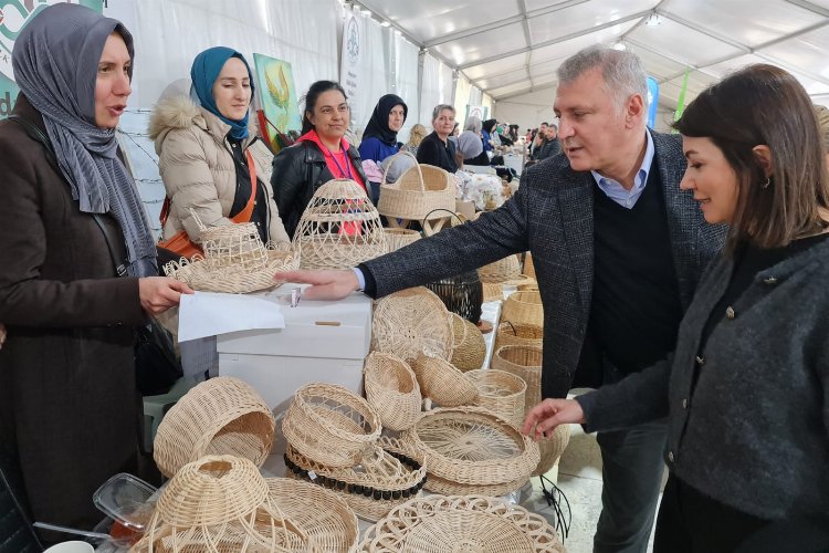 Sakaryalı kadınlardan depremzedeler yararına kermes -