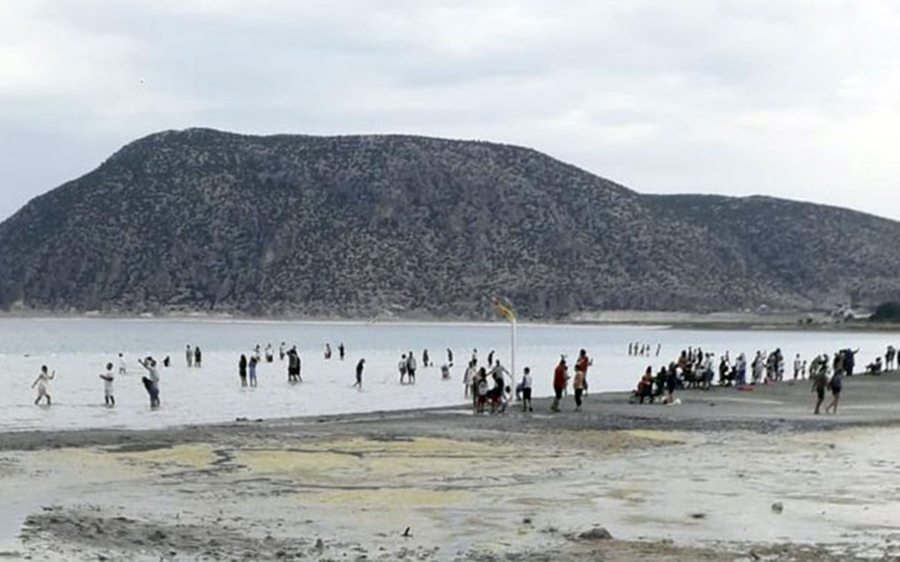 Salda’da sular 50 metre çekildi!