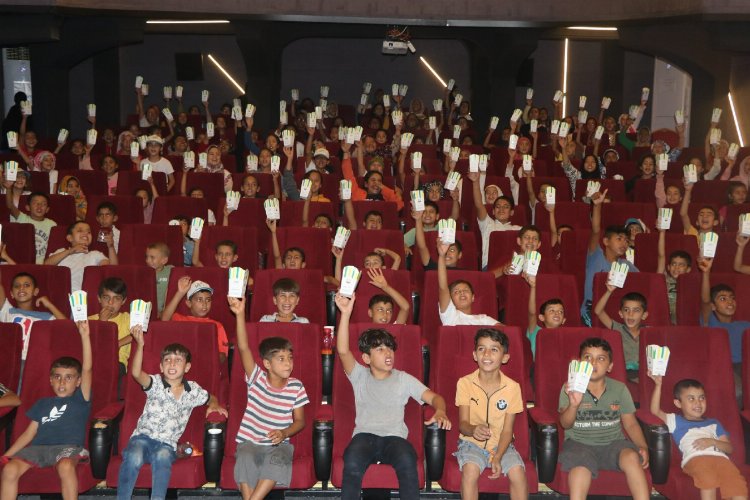 Şanlıurfa’daki çocukların sinema keyfi -