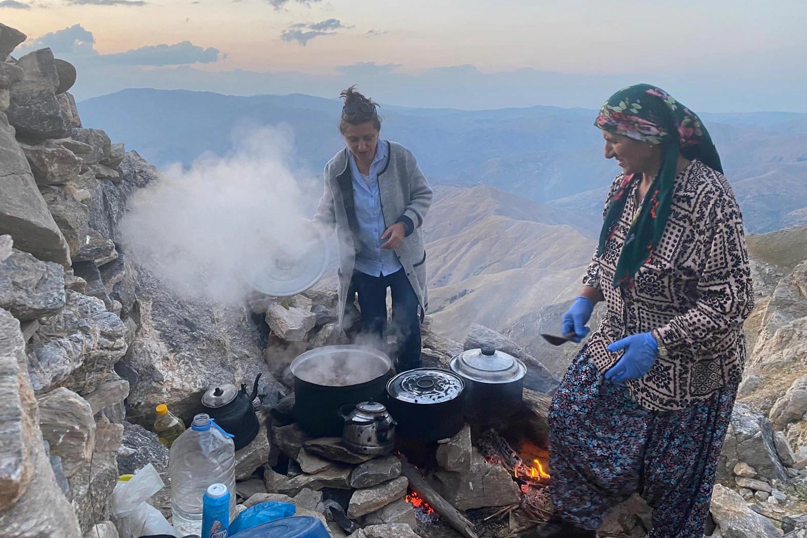 Sason’lu Ermeniler Mereto zirvesinde mum yakıp dua etti -