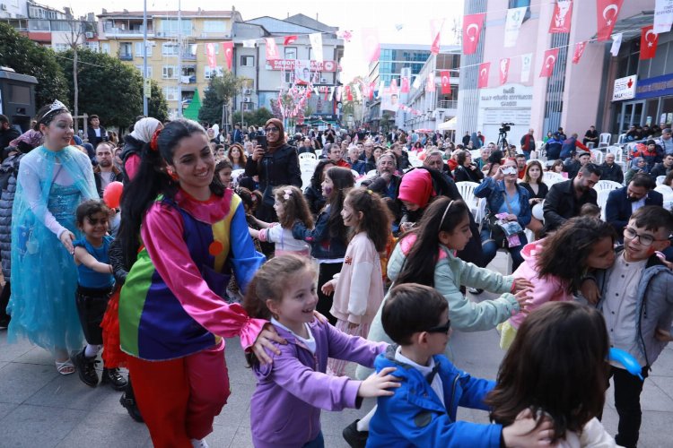 Şenliklerin ilk gününde İzmitliler gönüllerince eğlendi -