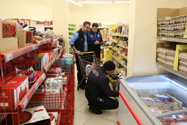 Sivas'ta zabıtadan zincir marketlere denetim -