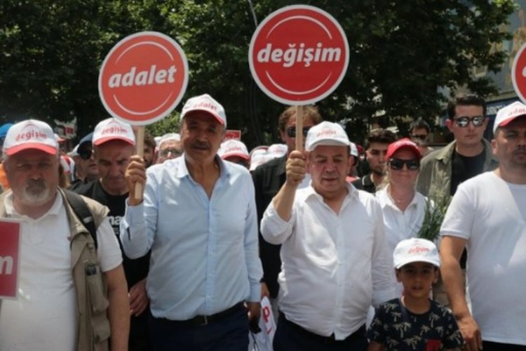 Tanju Özcan 'değişim' için yürüyor -