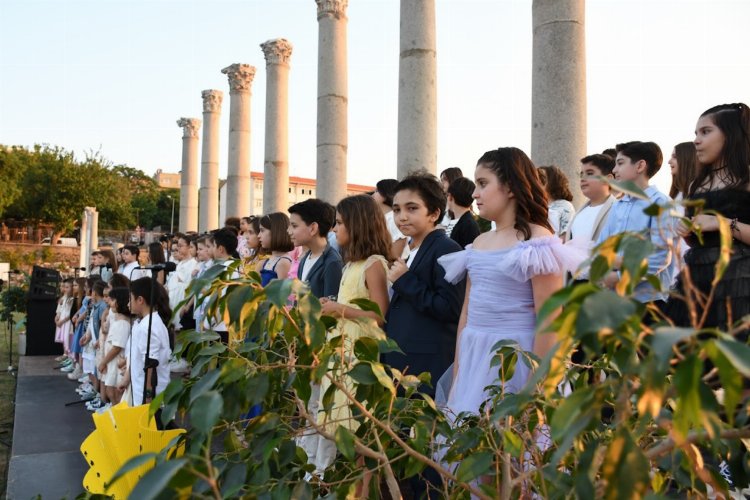 Tarihi mekanda dünya melodileri yankılandı -