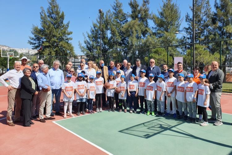 TEGV ve BİDEV İzmir Çiğli Eğitim Parkı Basketbol Sahası’nı yeniledi -