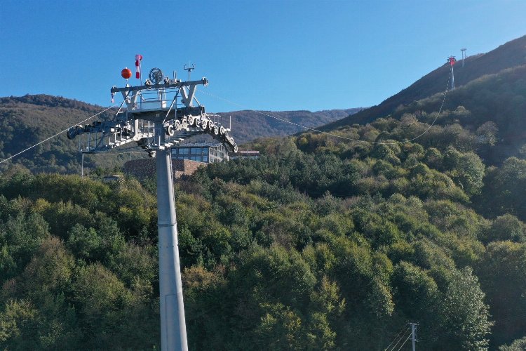 Teleferik’te ana hat boyunca haberleşme halatı -