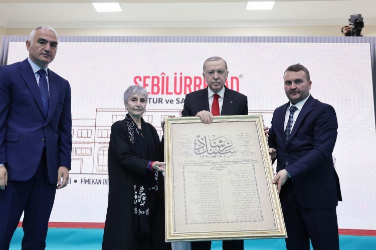 103 yıl önceki ilk nüsha hediye edildi -