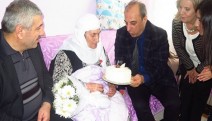 119 YAŞINDAKİ NİNEYE EN ANLAMLI YAŞ GÜNÜ