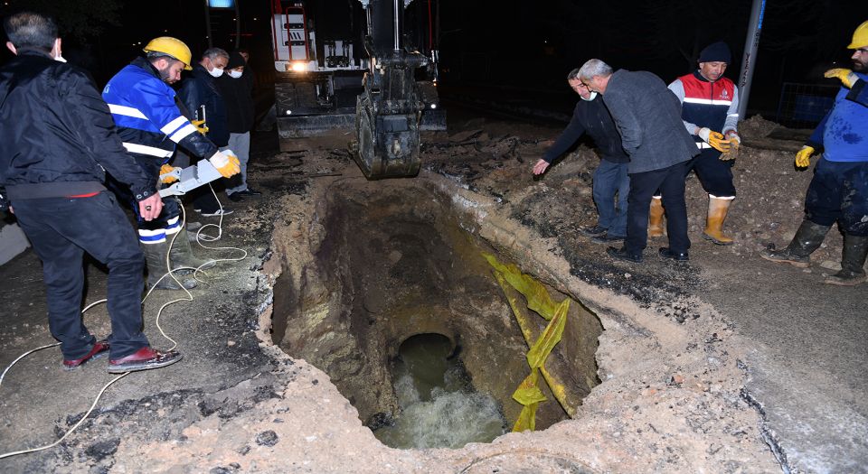 Malatya Yeşilyurt'taki kanalizasyon arızası giderildi