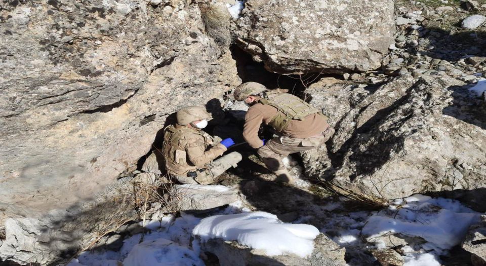 Siirt'te teröristlerin cephanesine baskın