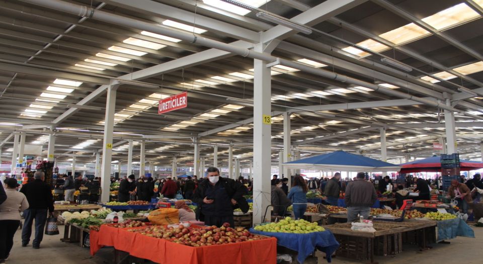 Sarayköy Belediyesi Kapalı Pazar Yeri'ne esnaftan tam not