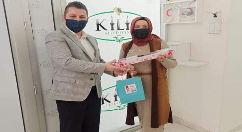 Kilis Belediye Başkan Yardımcısı Erkmen, kadın personelleri unutmadı