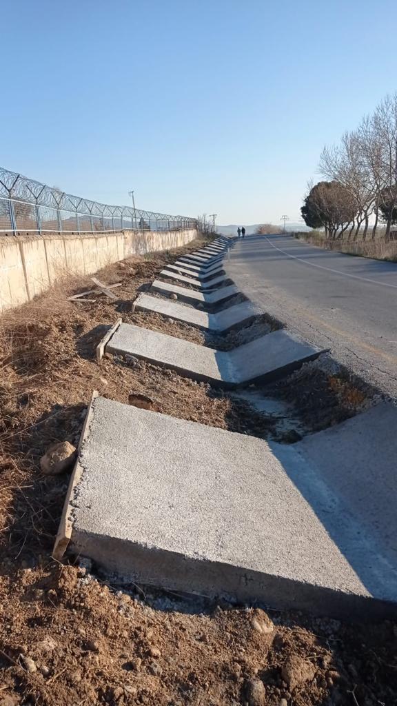 Manisa'da beton hendek çalışmaları