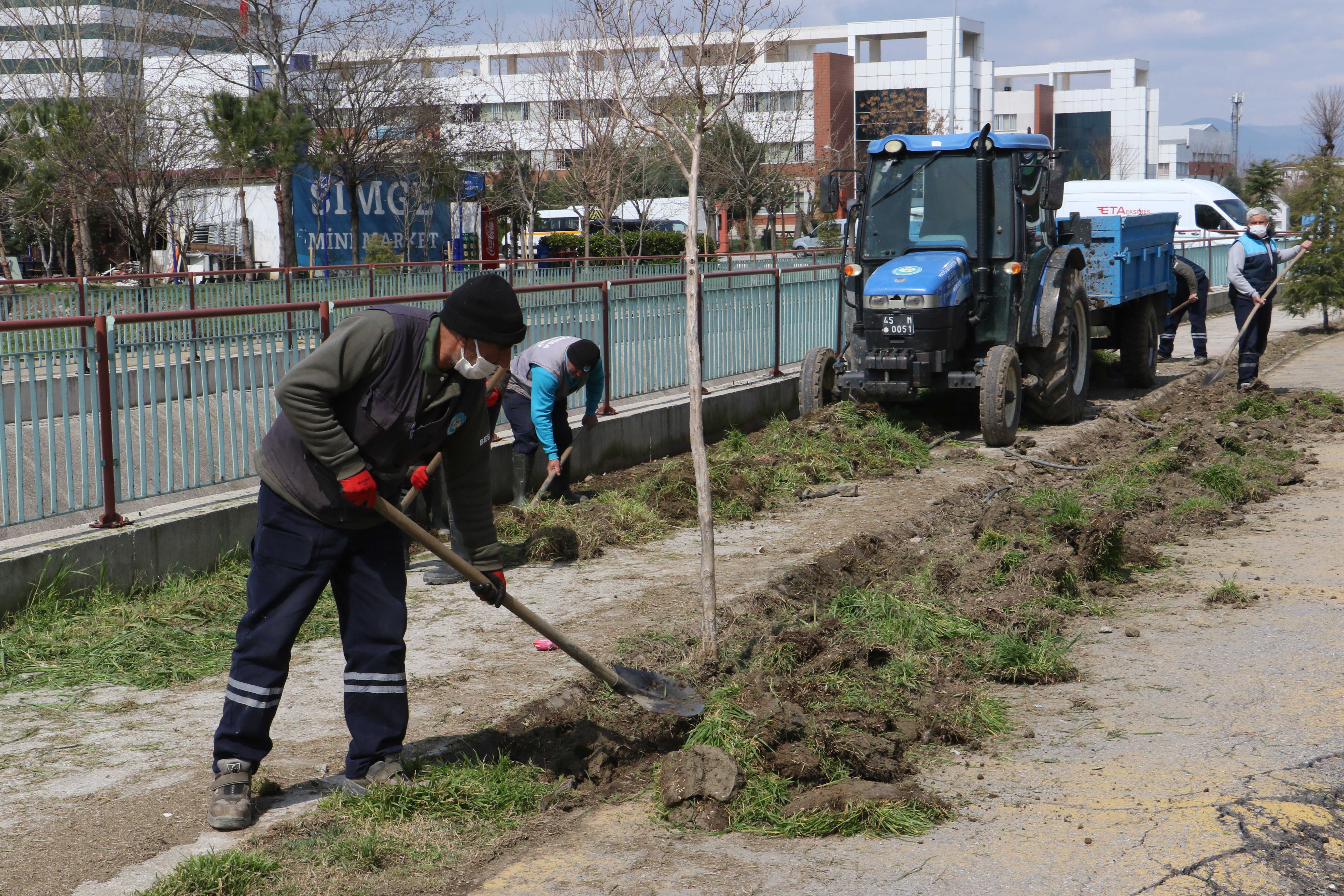 Manisa'da yoğun peyzaj çalışması