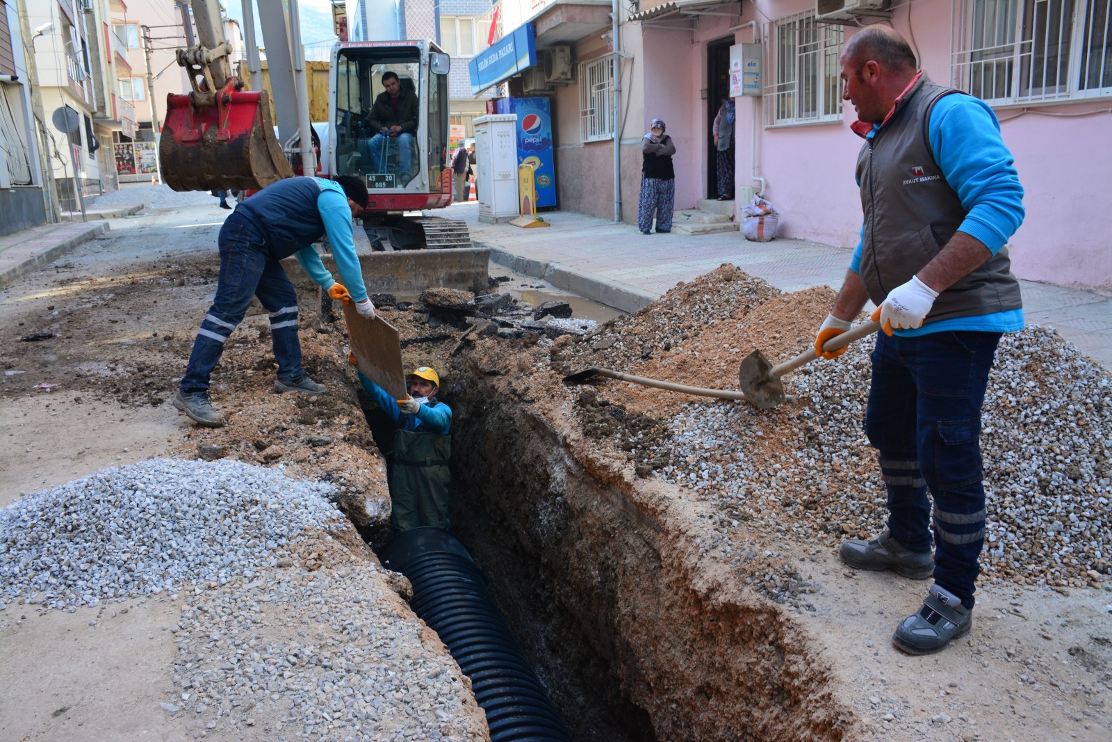 Manisa Barbaros Mahallesi'nde taşkın riskine MASKİ önlemi