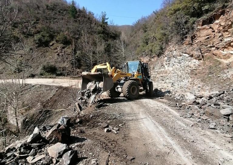 Manisa Turgutlu'da yol çalışmaları devam ediyor