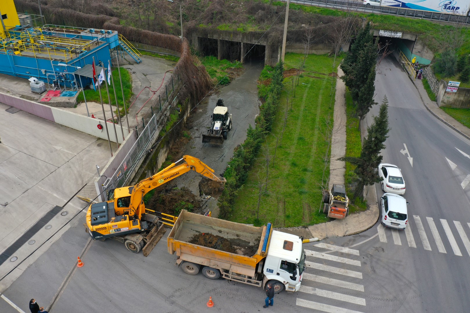 Kocaeli'de Dilovası Eynerce Deresi temizleniyor