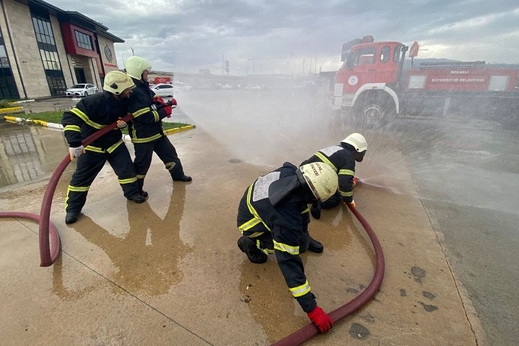 Acil durum ekiplerine Kocaeli İtfaiyesi'nden eğitim -