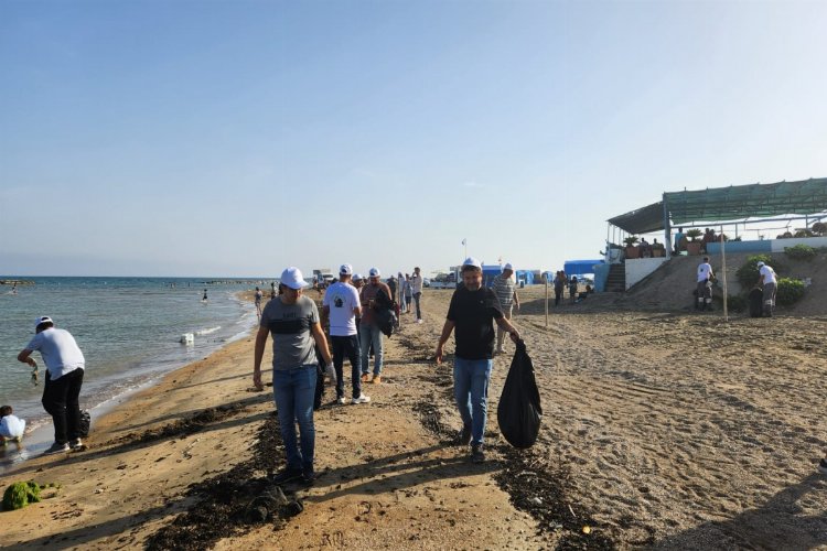 Adana Büyükşehir'den Karataş'ta çevre temizliği -