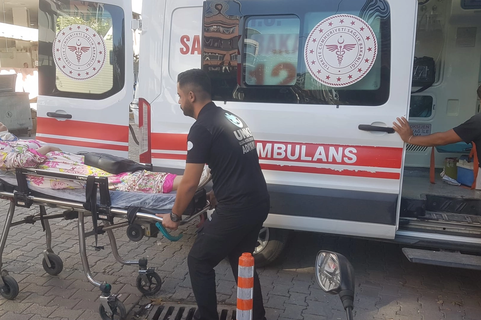 Adıyaman'da depremde panikleyerek baygınlık geçirdi -